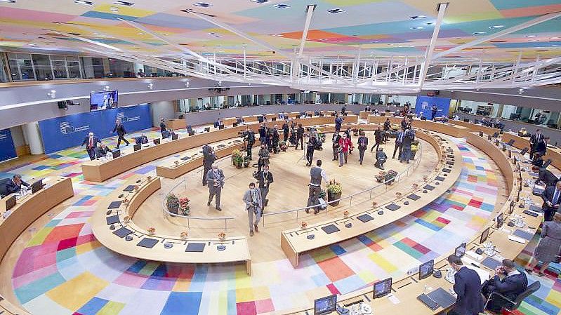 Gesamtansicht des Runden Tisches auf dem EU-Gipfel. Foto: Olivier Matthys/Pool AP/dpa