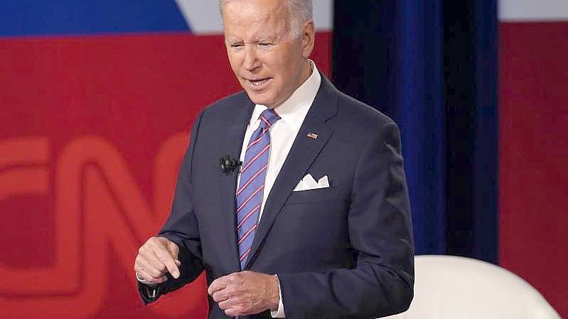 Joe Biden, Präsident der USA, nimmt an einem Town-Hall-Event des Senders CNN teil, die von Anderson Cooper (nicht im Bild) moderiert wird. US-Präsident Joe Biden hat mit drastischen Worten vor den Folgen des Klimawandels gewarnt und entschlossenes Handeln gefordert. Foto: Evan Vucci/AP/dpa