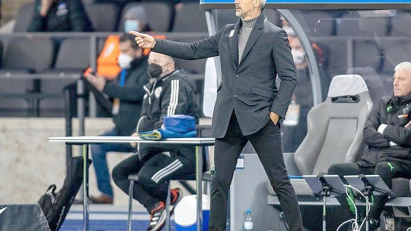 Ist unzufrieden mit der Leistung seines Teams: Adi Hütter von Borussia Mönchengladbach. Foto: Andreas Gora/dpa