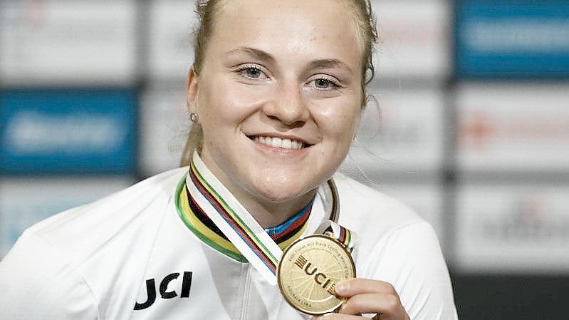 Holte ihr drittes WM-Gold in Roubaix: Lea Sophie Friedrich. Foto: Thibault Camus/AP/dpa