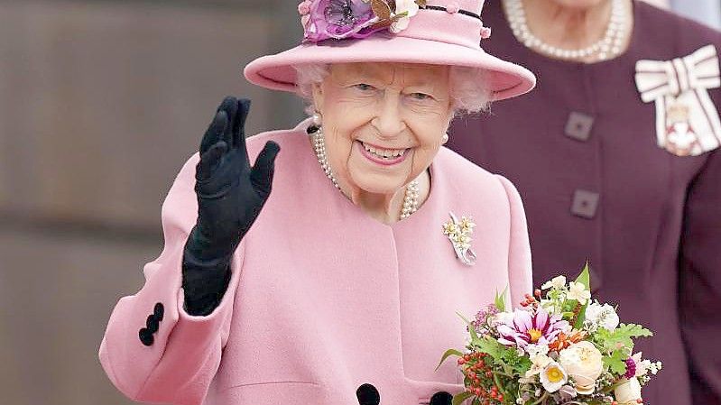 Der britischen Königin Elizabeth II. geht es Berichten zufolge gut. Foto: Jacob King/PA Wire/dpa