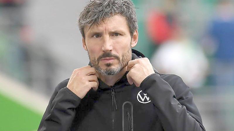 Ist nicht mehr Trainer beim VfL Wolfsburg: Mark van Bommel. Foto: Swen Pförtner/dpa