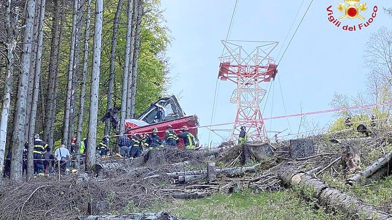 Nach der Seilbahn-Katastrophe Ende Mai 2021 hat das Familiengericht in Tel Aviv die Rückkehr des einzigen Überlebenden nach Italien angeordnet. Foto: Vigili del Fuoco/dpa