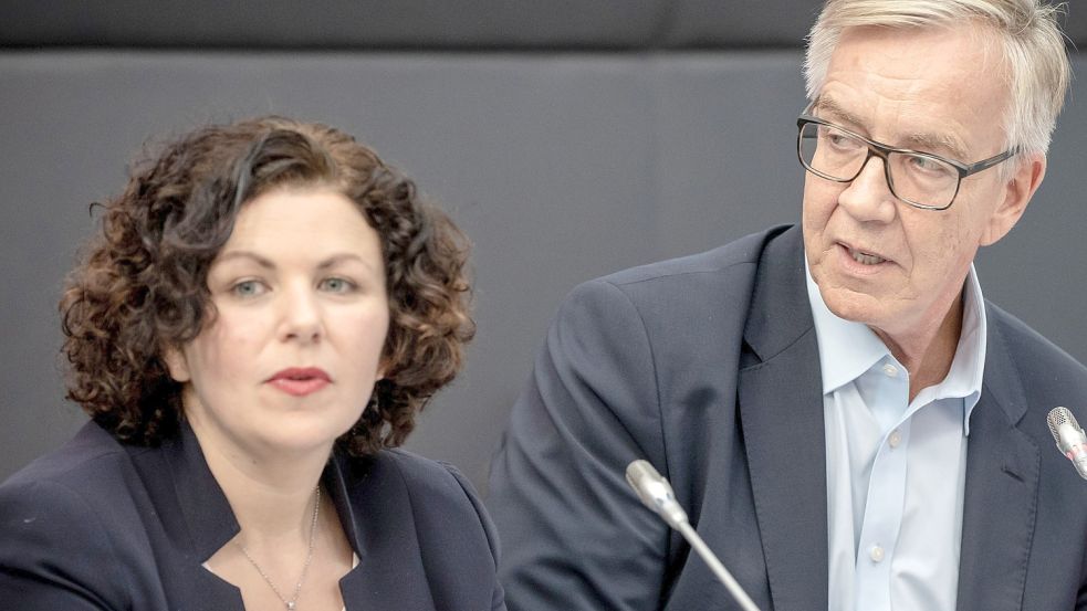 Wiedergewählt: Amira Mohamed Ali und Dietmar Bartsch, bleiben Fraktionsvorsitzende ihrer Partei im Bundestag. Foto: Michael Kappeler/dpa