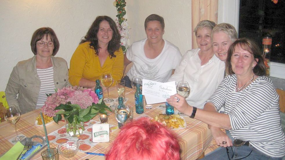 Das Frauenteam Do Flugge Wuchtere kam bei der Premiere des Seelter Kneipenquiz, die in Finchens kleiner Kneipe in Ramsloh stattfand, auf den ersten Platz. Foto: privat