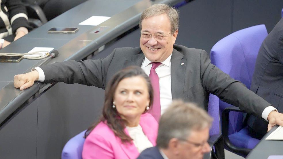 Die CDU-Abgeordnete Gitta Connemann saß in der konstituierenden Sitzung neben dem früheren CDU-Ministerpräsidenten und Kanzlerkandidaten Armin Laschet. Foto: DPA