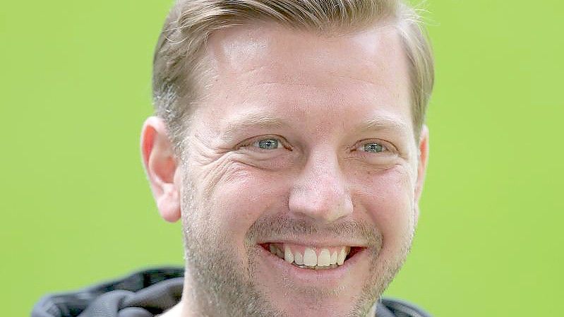 Ist voller Tatendrang beim VfL Wolfsburg gestartet: Trainer Florian Kohfeldt. Foto: Friedemann Vogel/EPA-Pool/dpa