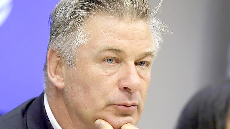 Der Schauspieler Alec Baldwin ist Medienberichten zufolge bereits mehrfach von der Polizei befragt worden. Foto: Seth Wenig/AP/dpa