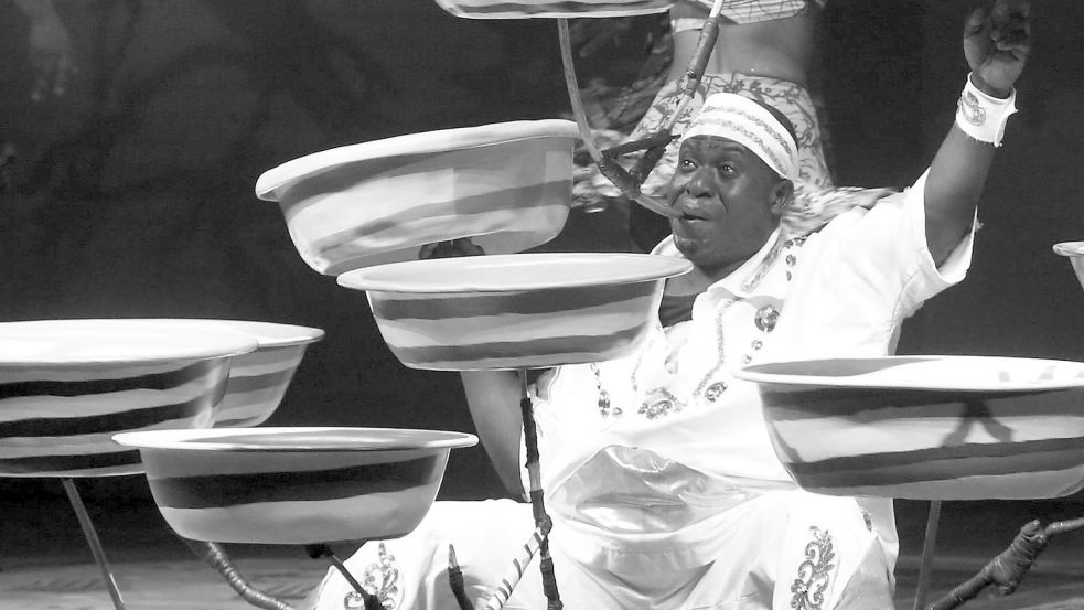 Der „Waterman“ Dickson Oppong bei der Show „Afrika, Afrika!“. Foto: imago images/Eventpress/Hermann