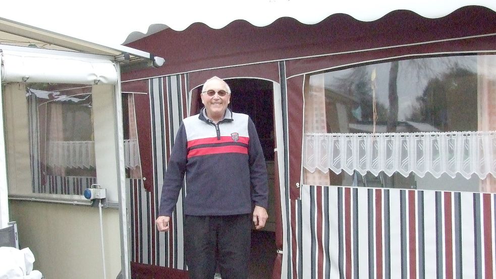 Willy Schwerdt hat bereits seit 1992 einen Dauerstellplatz auf dem Campingplatz. Foto: Scherzer