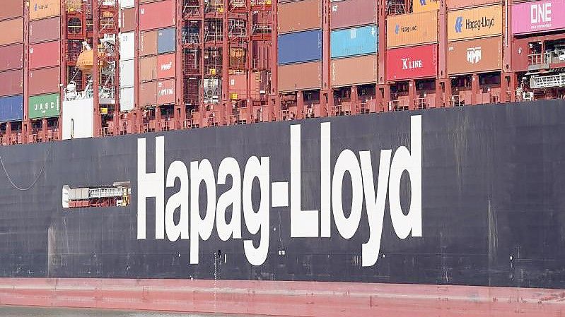 Hapag-Lloyd profitiert von den steigenden Preisen für Containertransporte. Foto: Marcus Brandt/dpa