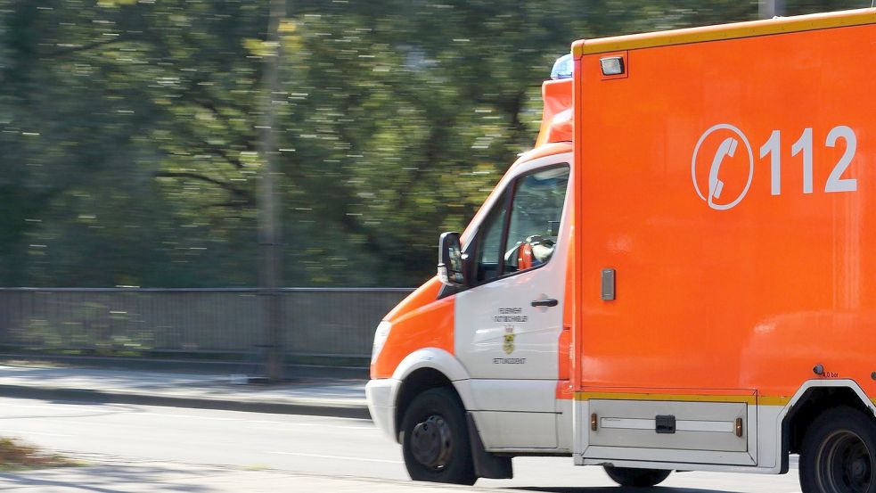 Der Verletzte wurde mit einem Rettungswagen ins Krankenhaus gebracht. Symbolfoto: Pixabay