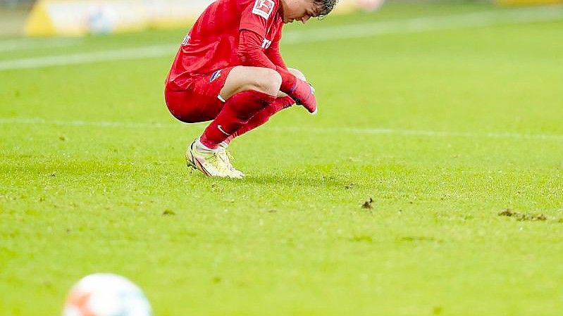 „Den Faden verloren“: Herthas Abwehrspieler Maximilian Mittelstädt zeigt sich enttäuscht. Foto: Uwe Anspach/dpa