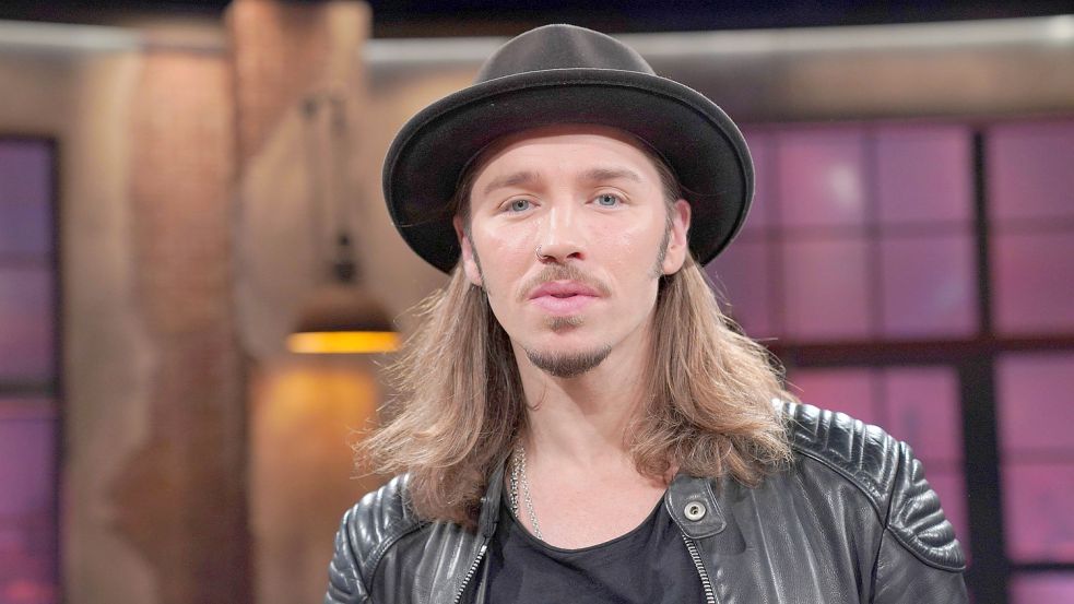 Gil Ofarim bei der Aufzeichnung der WDR-Talkshow Kölner Treff im WDR Studio im März 2020. Foto: dpa/Tobias Hase