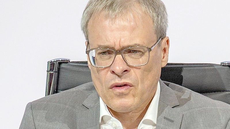 Führt zusammen mit Rainer Koch interimsmäßig den DFB: Peter Peters. Foto: Andreas Gora/dpa