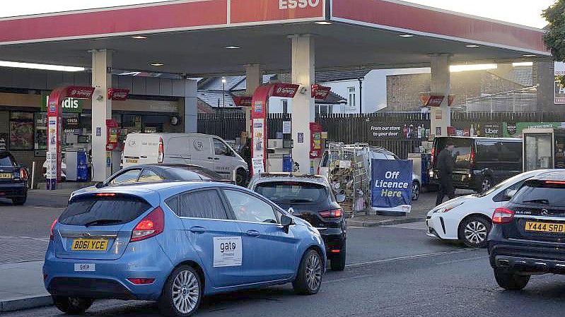 Eine Tankstelle in London. Foto: Frank Augstein/AP/dpa