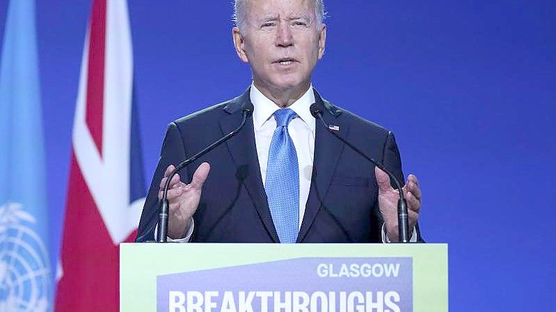 Joe Biden, Präsident der USA, spricht bei einer Podiumsveranstaltung. (Archivbild). Foto: Evan Vucci/AP/dpa