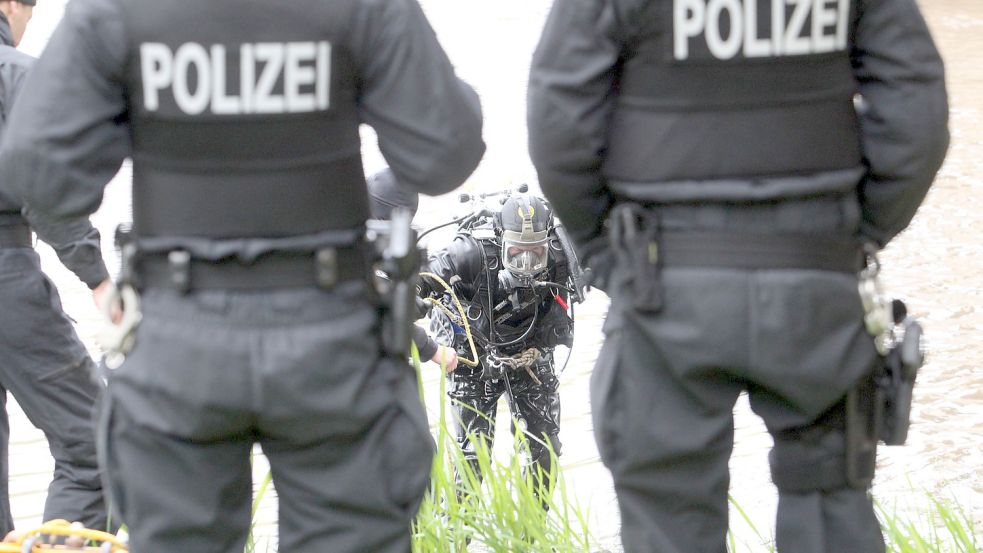 Wenn Polizisten nach Vermissten tauchen, sind die Anforderungen an die Einsatzkräfte extrem. Wir haben Polizeitaucher bei der Arbeit begleitet. Symbolfoto Foto: Neue Osnabrücker Zeitung/Nora Burgard-Arp