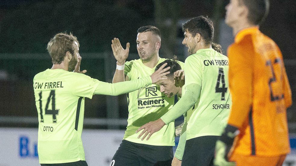 Manuel Suda (Zweiter von links) erzielte wie schon gegen Bevern (Foto) einen Treffer in der Nachspielzeit. Foto: Doden