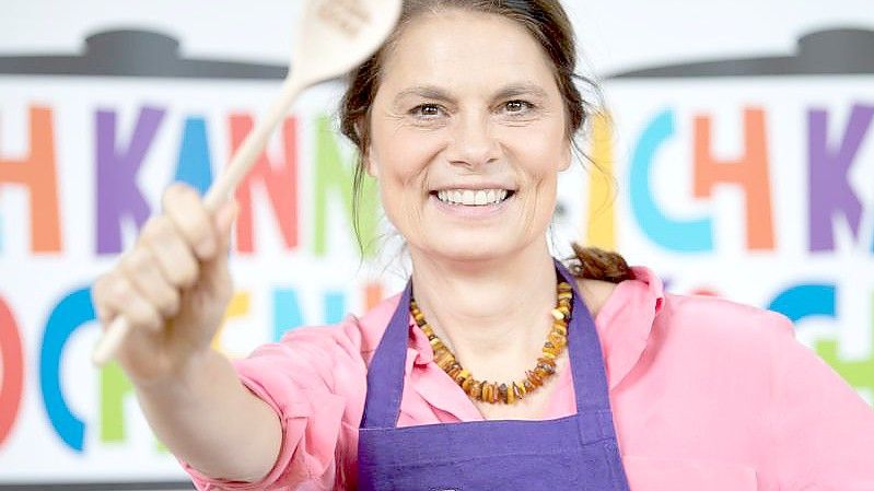 Sarah Wiener engagiert sich seit Jahren für gesunde Ernährung für Kinder. Foto: Sebastian Kahnert/dpa-Zentralbild/dpa