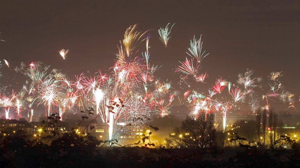 Wegen der Corona-Pandemie fordern die Polizeigewerkschaften auch in diesem Jahr ein Böllerverbot an Silvester Foto: Gottfried Czepluch/Imago