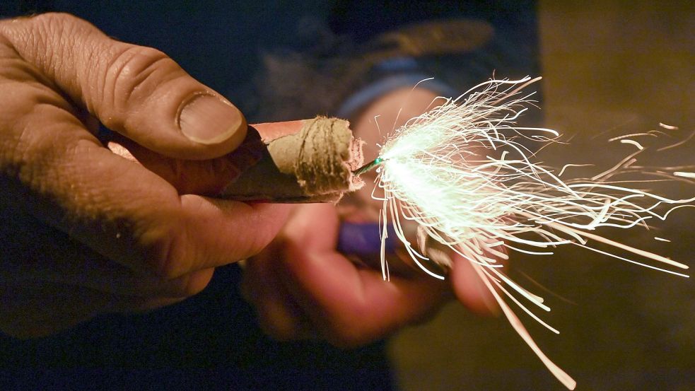 Der Deutsche Städtetag lehnt ein generelles Böllerverbot an Silvester ab, sagt Hauptgeschäftsführer Helmut Dedy Foto: Patrick Pleul/dpa