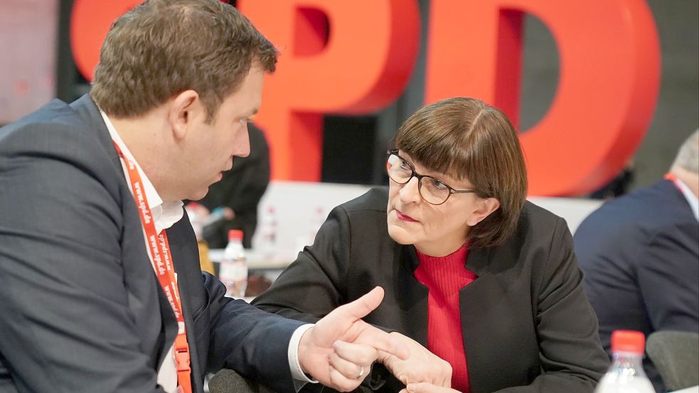 Generalsekretär Lars Klingbeil soll künftig gemeinsam mit Parteichefin Saskia Esken die SPD führen. Ein Parteitag soll das Tandem am 10. Dezember wählen. Foto: Nietfeld/dpa