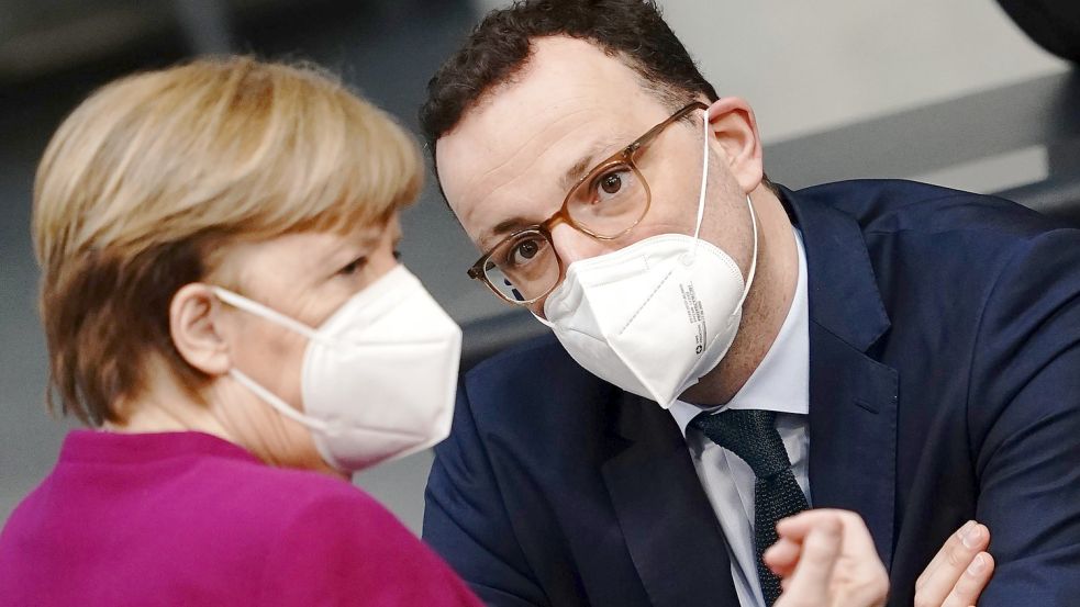 Bald nicht mehr im Amt: Angela Merkel und Jens Spahn. Foto: Kay Nietfeld/dpa/Archiv