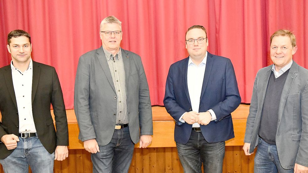Führen die Gemeinde Detern: Gemeindedirektor und Samtgemeindebürgermeister Christoph Busboom (parteilos, von links), der stellvertretende Bürgermeister Ralf Meyer (CDU), Bürgermeister Ruben Grüssing (SPD) und der stellvertretende Gemeindedirektor sowie Allgemeine Vertreter des Samtgemeindebürgermeisters, Ralf Möhlmann. Foto: Stromann