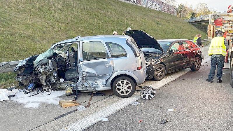 Ein 96-jähriger Falschfahrer hat auf der Autobahn A4 einen schweren Verkehrsunfall verursacht. Foto: Ralf Roeger/dpa