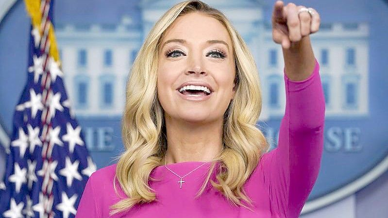 Kayleigh McEnany, damals Sprecherin des Weißen Hause, spricht während einer Pressekonferenz. (Archivbild). Foto: Evan Vucci/AP/dpa