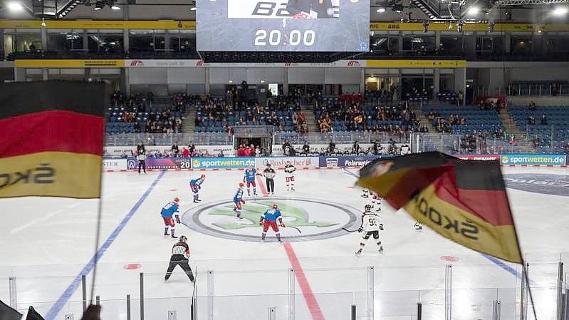 Zum Auftakt des Deutschland Cups kamen nur wenig Zuschauer. Foto: Bernd Thissen/dpa