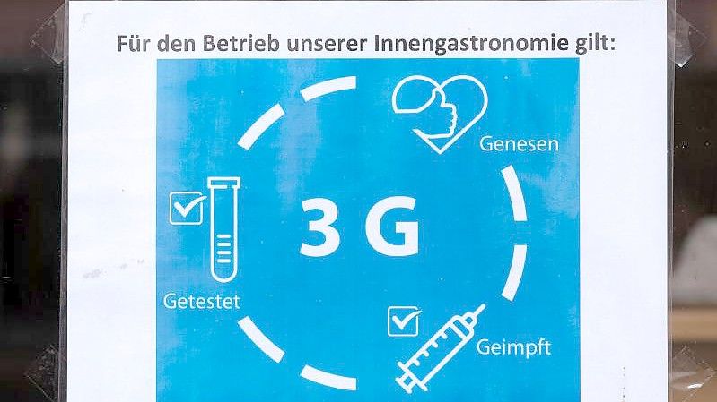 Der Deutsche Industrie- und Handelskammertag drängt darauf, dass Corona-Schutzmaßnahmen in Firmen wie eine 3G-Regel am Arbeitsplatz praktikabel und nachvollziehbar sind. Foto: Sebastian Kahnert/dpa-Zentralbild/dpa
