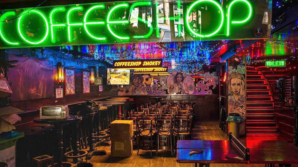 Rund 750 Coffeeshops gibt es in den Niederlanden. Das Land steht für eine liberale Drogenpolitik - mit unerwünschten Nebenwirkungen. Foto: William Lounsbury/imago images