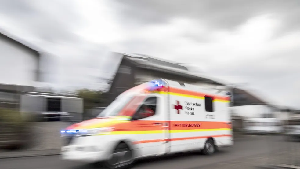 Bei einem Schlaganfall zählt jetzt Minute. Im Landkreis Leer kann es manchmal aber länger dauern. Foto: Roessler/dpa