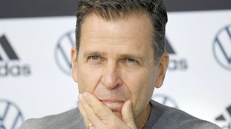 DFB-Direktor Oliver Bierhoff muss vor der WM 2022 noch viel planen. Foto: Swen Pförtner/dpa