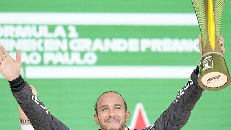 Lewis Hamilton hat das Rennen um die Formel-1-Gesamtwertung noch spannender gemacht. Foto: Andre Penner/AP/dpa