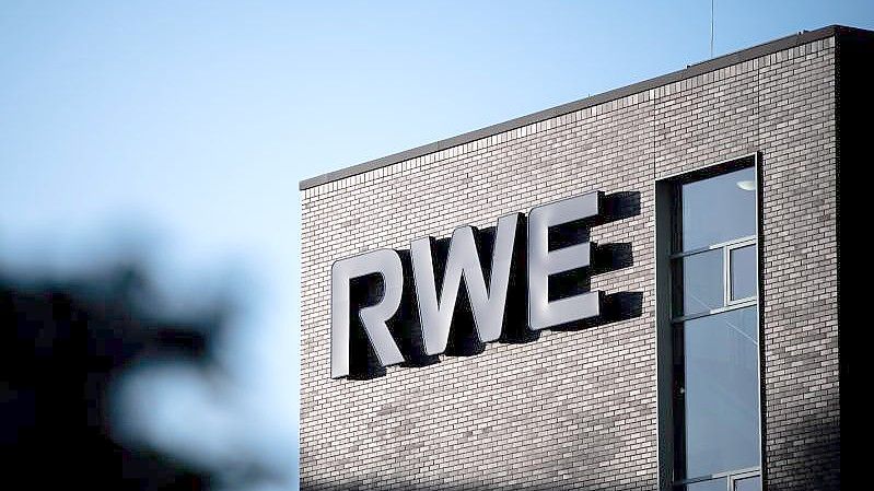 Der Konzern RWE will bis 2030 insgesamt 50 Milliarden Euro in sein Kerngeschäft investieren. Foto: Fabian Strauch/dpa