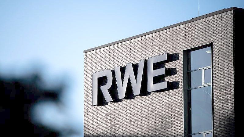 Der Konzern RWE will bis 2030 insgesamt 50 Milliarden Euro in sein Kerngeschäft investieren. Foto: Fabian Strauch/dpa