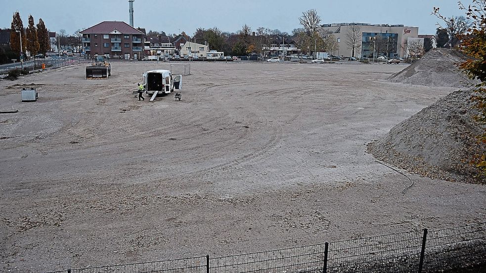 Nichts mehr zu sehen ist von dem alten Ems-Center in Papenburg. Auf der Fläche soll es bald mit dem Neubau losgehen. Foto: Müller