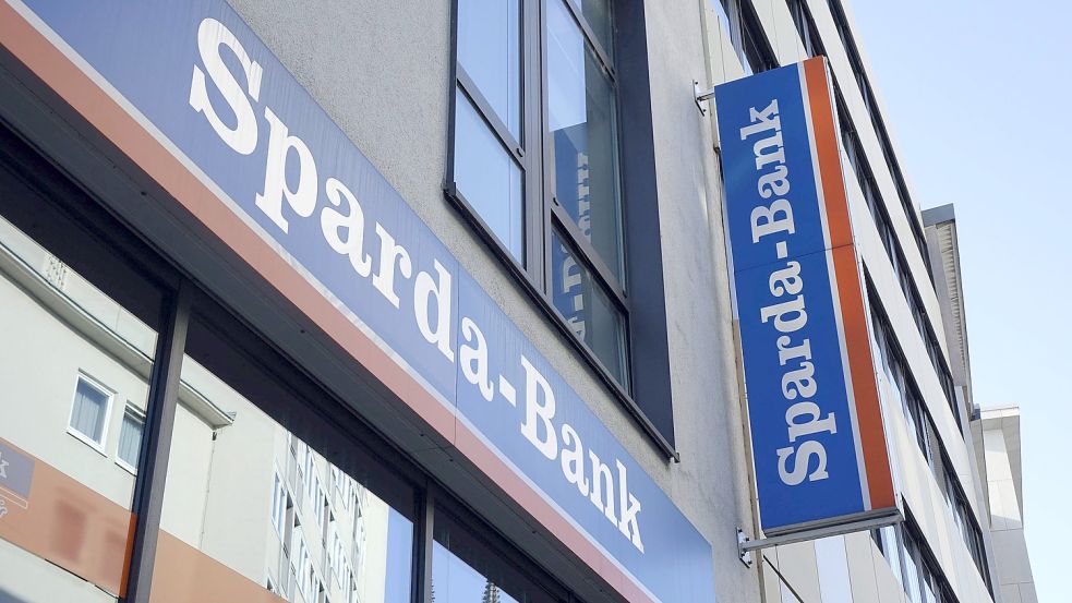 Die von der Sparda-Bank erhobenen Minuszinsen für Sparer hat das Landgericht Berlin für unzulässig erklärt. Foto: imago images/Steinach