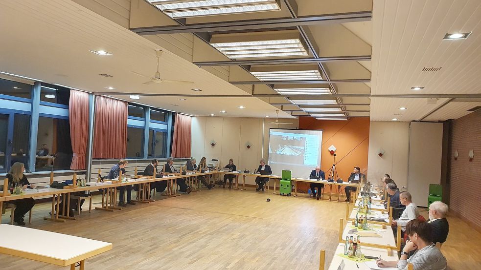 Mit Blick auf die steigenden Inzidenzwerte wurde bei der konstituierenden Ratssitzung streng auf Einhaltung der Hygiene- und Abstandsregeln geachtet. Wer wollte, konnte die Sitzung auch online mitverfolgen. Foto: Gettkowski