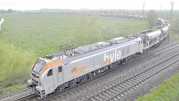 Züge wie dieser der Havelländischen Eisenbahn sorgen nachts auf einem Teil der Strecke in Richtung Oldenburg für ungewöhnlich starke Vibrationen. Foto: Wolters/Archiv