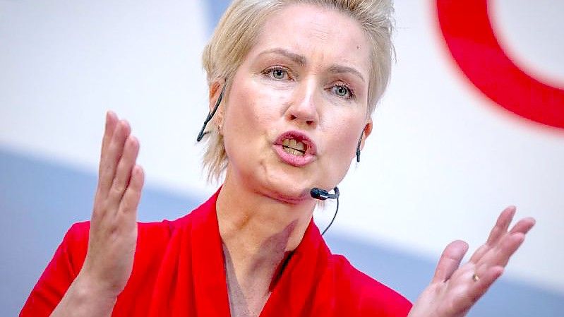 „Wirft Brocken in das Impfgetriebe“: Manuela Schwesig (SPD) übt Kritik am Gesundheitsministerium. Foto: Jens Büttner/dpa-Zentralbild/dpa