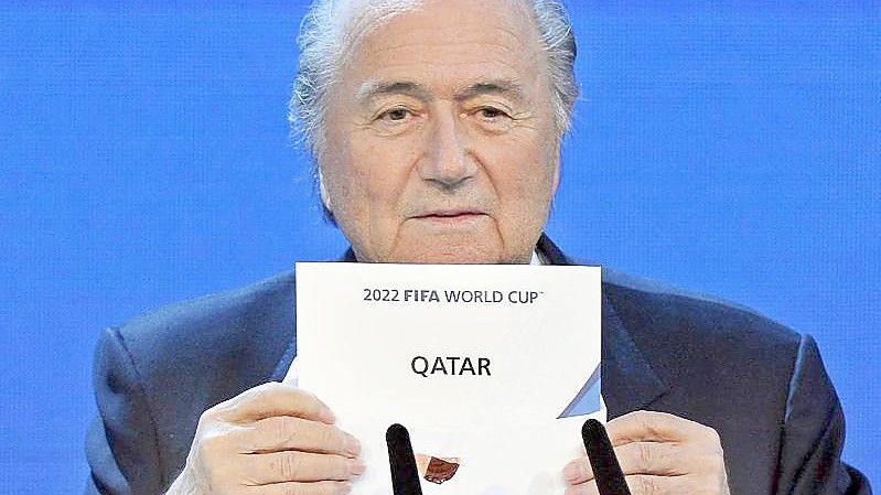 Bezeichnet die WM-Vergabe nach Katar mittlerweile als großen Fehler: Ex-Fifa-Chef Joseph Blatter. Foto: Walter Bieri/epa/dpa