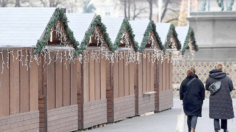 Seit Montag befindet sich Österreich in einem vierten Lockdown. Es sind nur noch Geschäfte des täglichen Bedarfs geöffnet, der Kulturbetrieb ruht, die Museen und Kinos haben geschlossen. Foto: Roland Schlager/APA/dpa