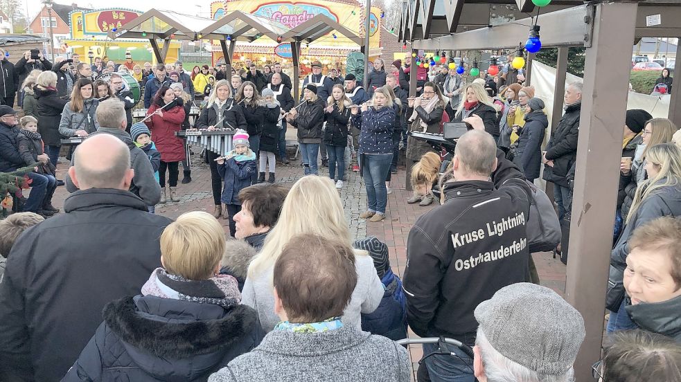 Ein Bild aus besseren Zeiten: Der gut gefüllte Weihnachtsmarkt in Ostrhauderfehn im Dezember 2019. Archivfoto: Kruse