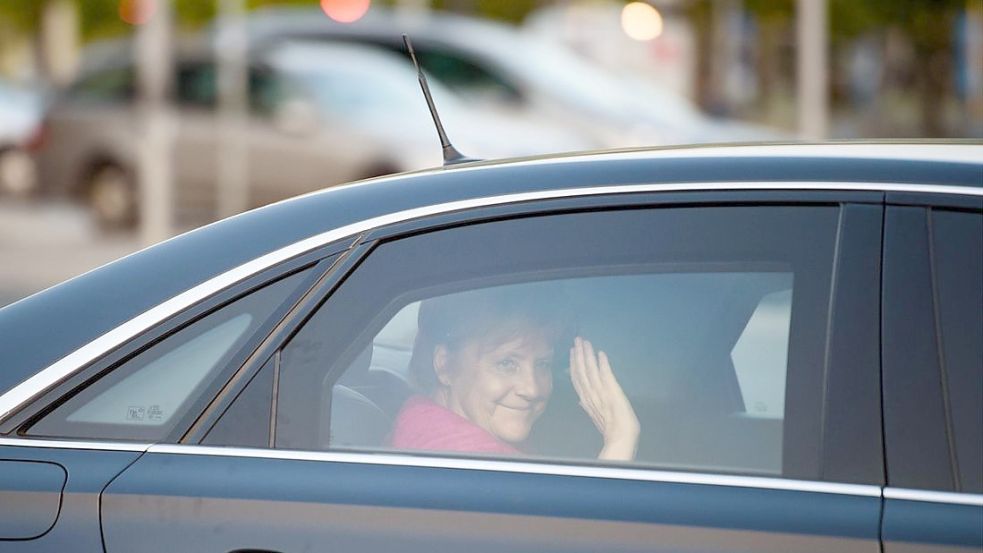 Die scheidende Kanzlerin Angela Merkel in ihrem Dienst-Audi. Foto: dpa