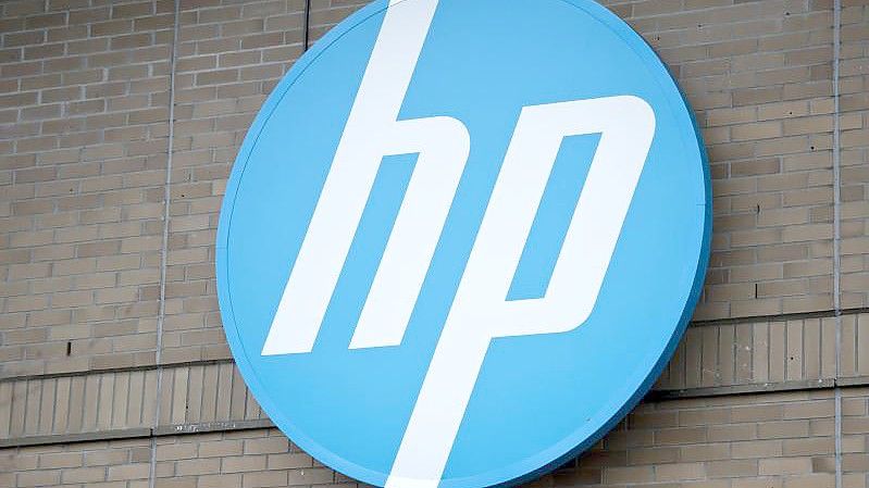 Das Logo der Computerfirma Hewlett-Packard ist an der Geschäftsstelle in Böblingen zu sehen. Foto: Daniel Naupold/dpa