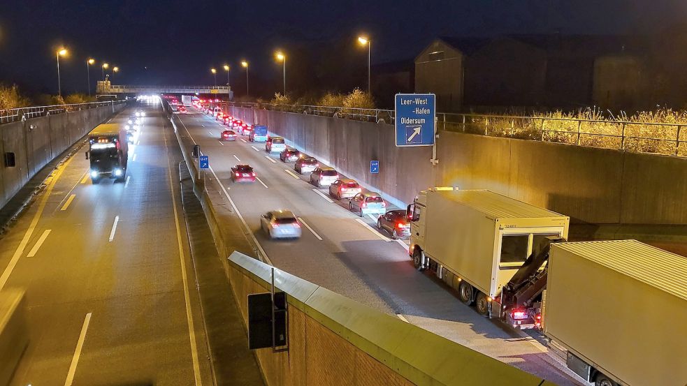 Auf der Autobahn kommt es zu Verzögerungen. Foto: Wolters